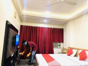 Room - Hotel New Uttam Hira Palace (Nashik)