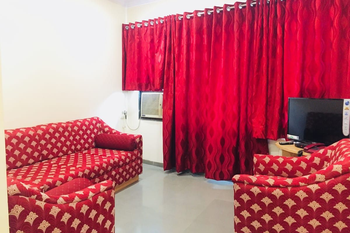 Suite Business, 1 letto king con divano letto, camere comunicanti, vista città | 1 camera, biancheria da letto di alta qualità, materassi Tempur-Pedic