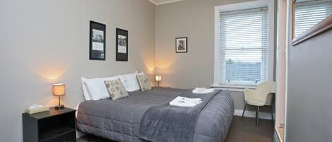 Double Room, Ensuite (Room 3) | 1 soverom, wi-fi (inkludert) og sengetøy