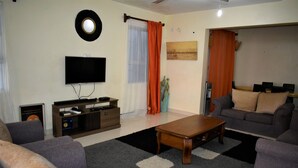 Appartement Duplex, 3 chambres, cuisine, vue jardin | Salle de séjour