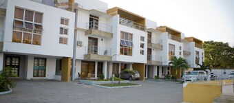 Pearl Apartments