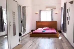 Deluxe Apartment, 2 Bedrooms, Ocean View | Desk, iron/ironing board, free cribs/infant beds, rollaway beds - Seven Elements (La Gaulette)
