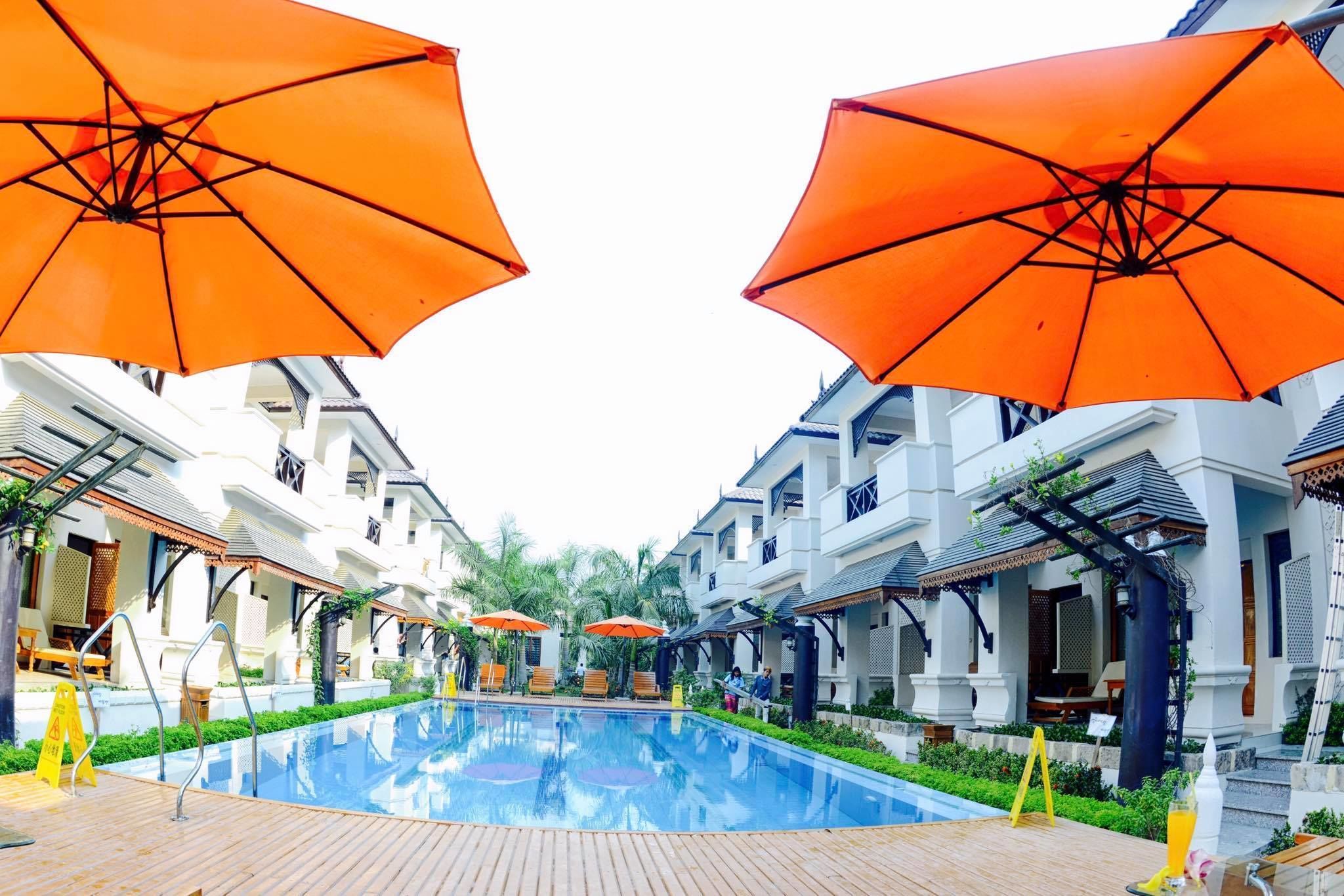 Außenpool, geöffnet von 07:30 Uhr bis 21:00 Uhr, Sonnenschirme