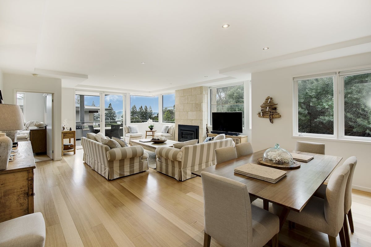 Apartment, 3 Bedrooms | Living room | TV, DVD player