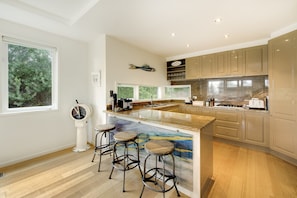 Apartment, 3 Bedrooms | Private kitchen | Fridge, microwave, oven, stovetop