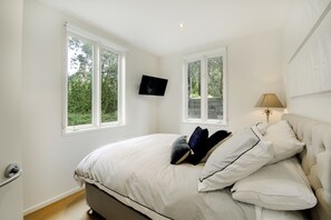 Apartment, 3 Bedrooms | 3 bedrooms, iron/ironing board, free WiFi, wheelchair access - Koonya Paradise (Sorrento)