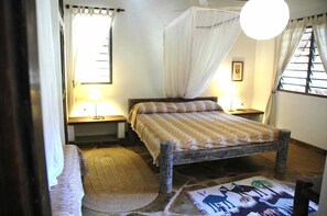 Free WiFi, bed sheets - Shambani Cottages (Diani Beach)