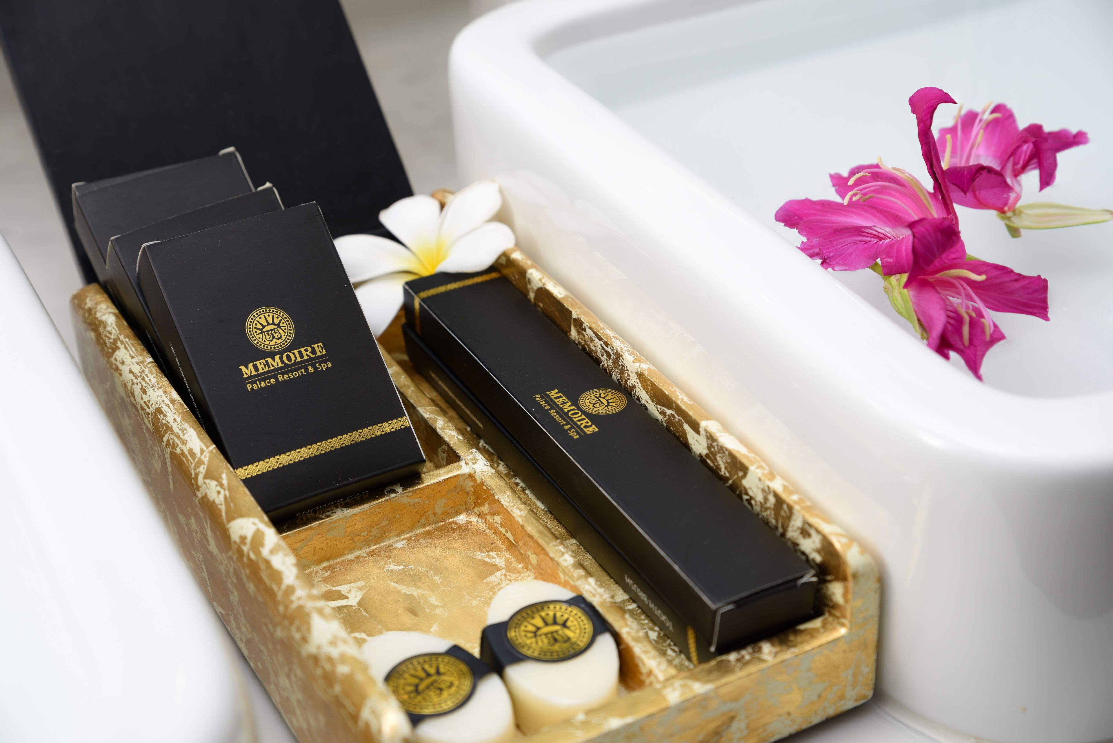 separate bathtub and shower, deep-soaking bathtub, rainfall showerhead