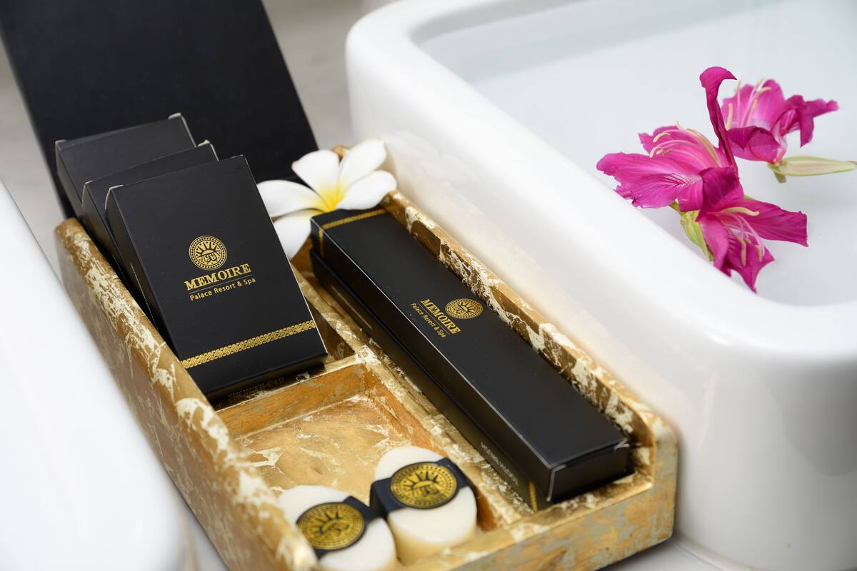 separate bathtub and shower, deep-soaking bathtub, rainfall showerhead