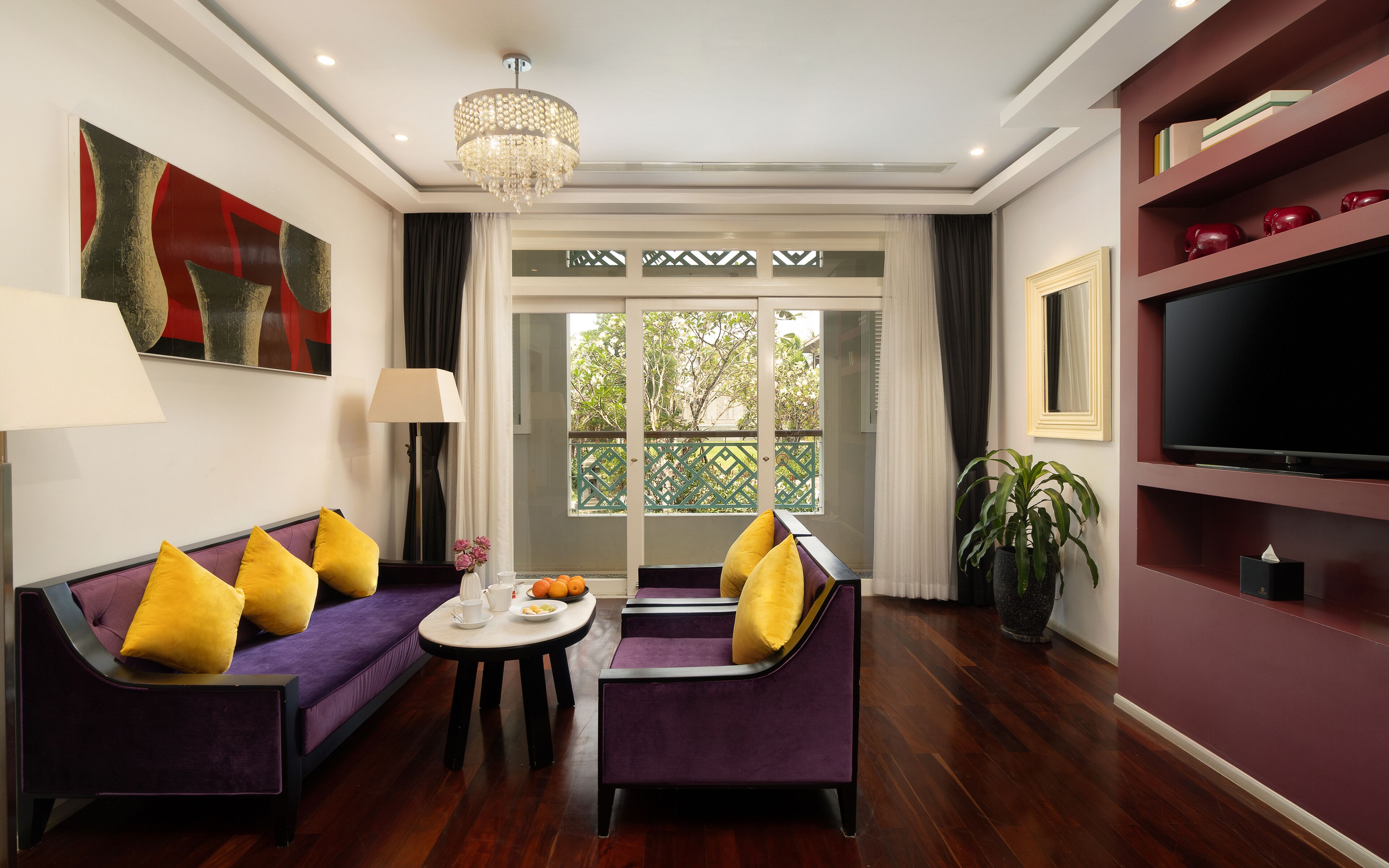 premium bedding, pillow-top beds, minibar, in-room safe