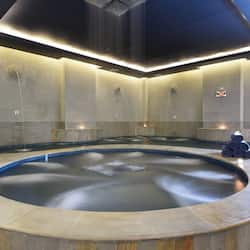 Indoor spa tub