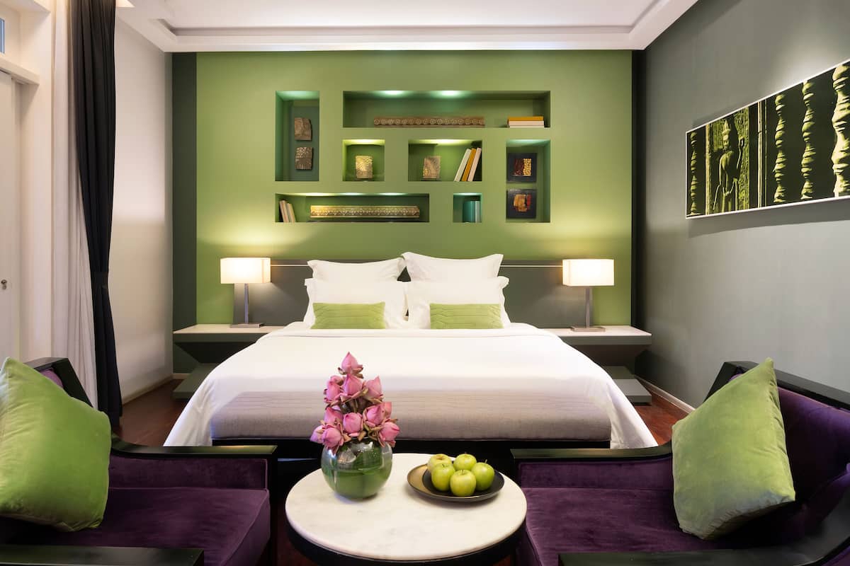 Premium bedding, pillow-top beds, minibar, in-room safe