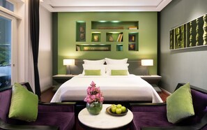 Luxe beddengoed, pillowtop-bedden, een minibar, een kluis op de kamer