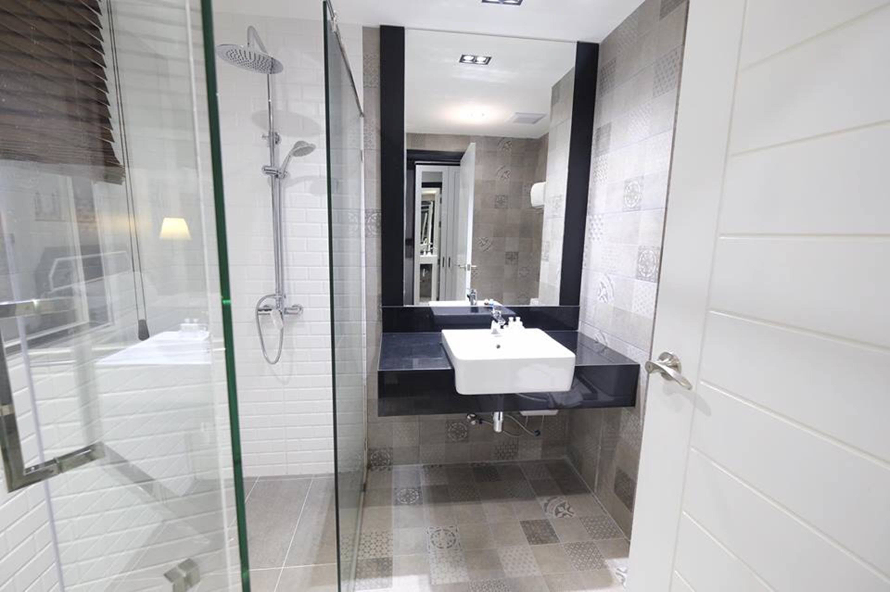 studio | bathroom | shower, free toiletries, hair dryer, towels