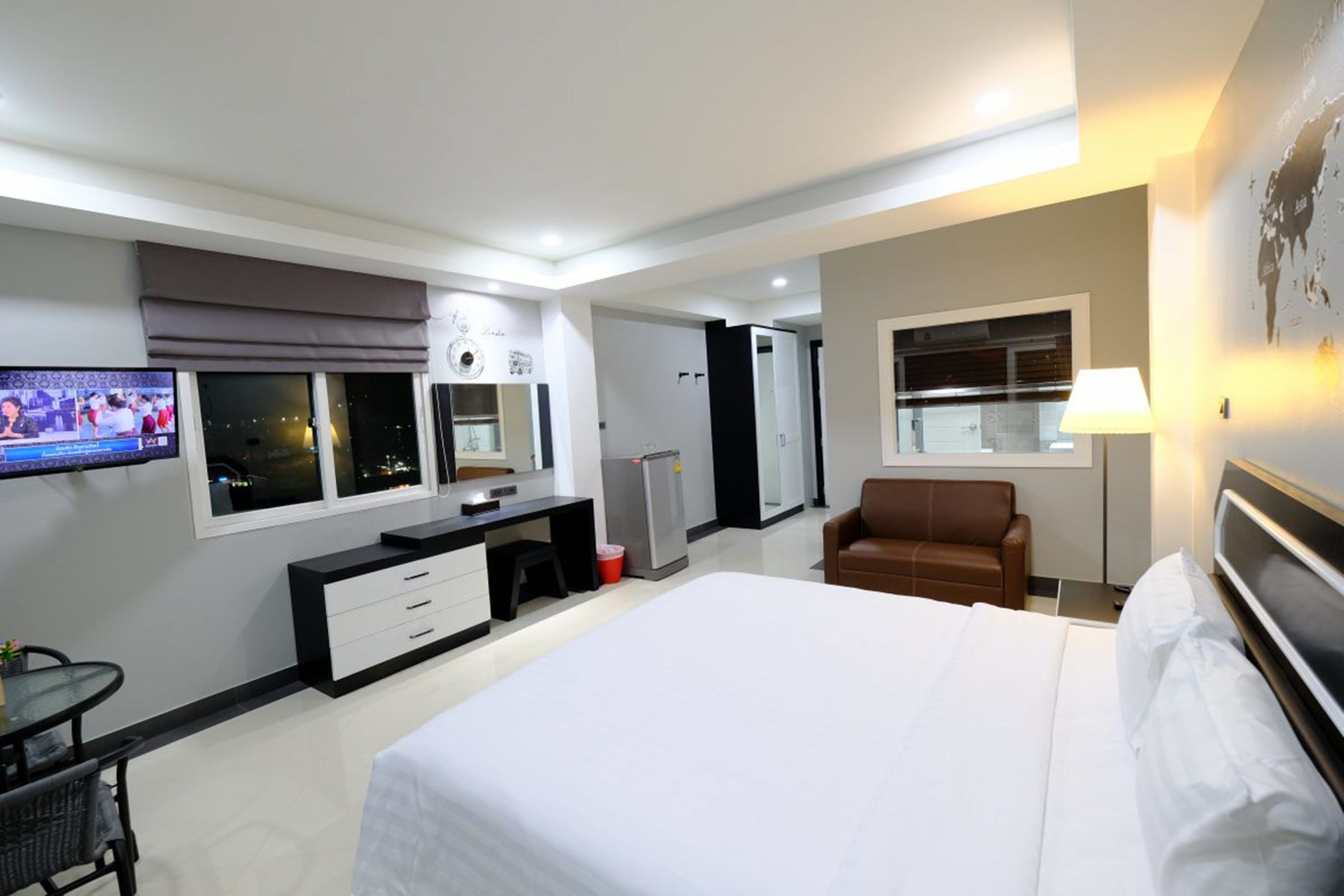 deluxe room | free wifi, bed sheets
