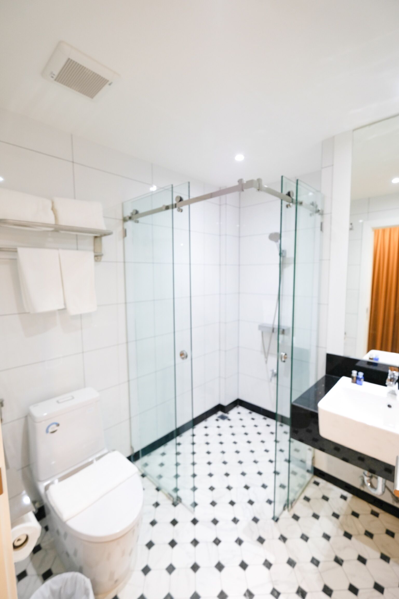 standard room | bathroom | shower, free toiletries, hair dryer, towels