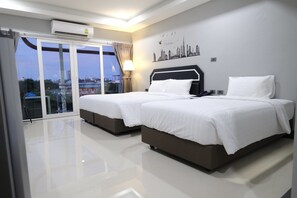 Triple Room | Free WiFi, bed sheets - The Tung (Pattaya)