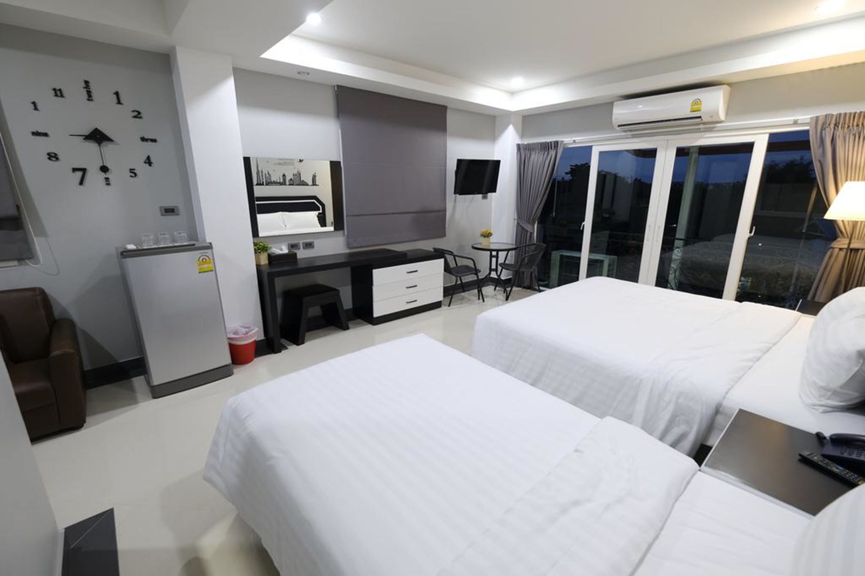 twin room | free wifi, bed sheets