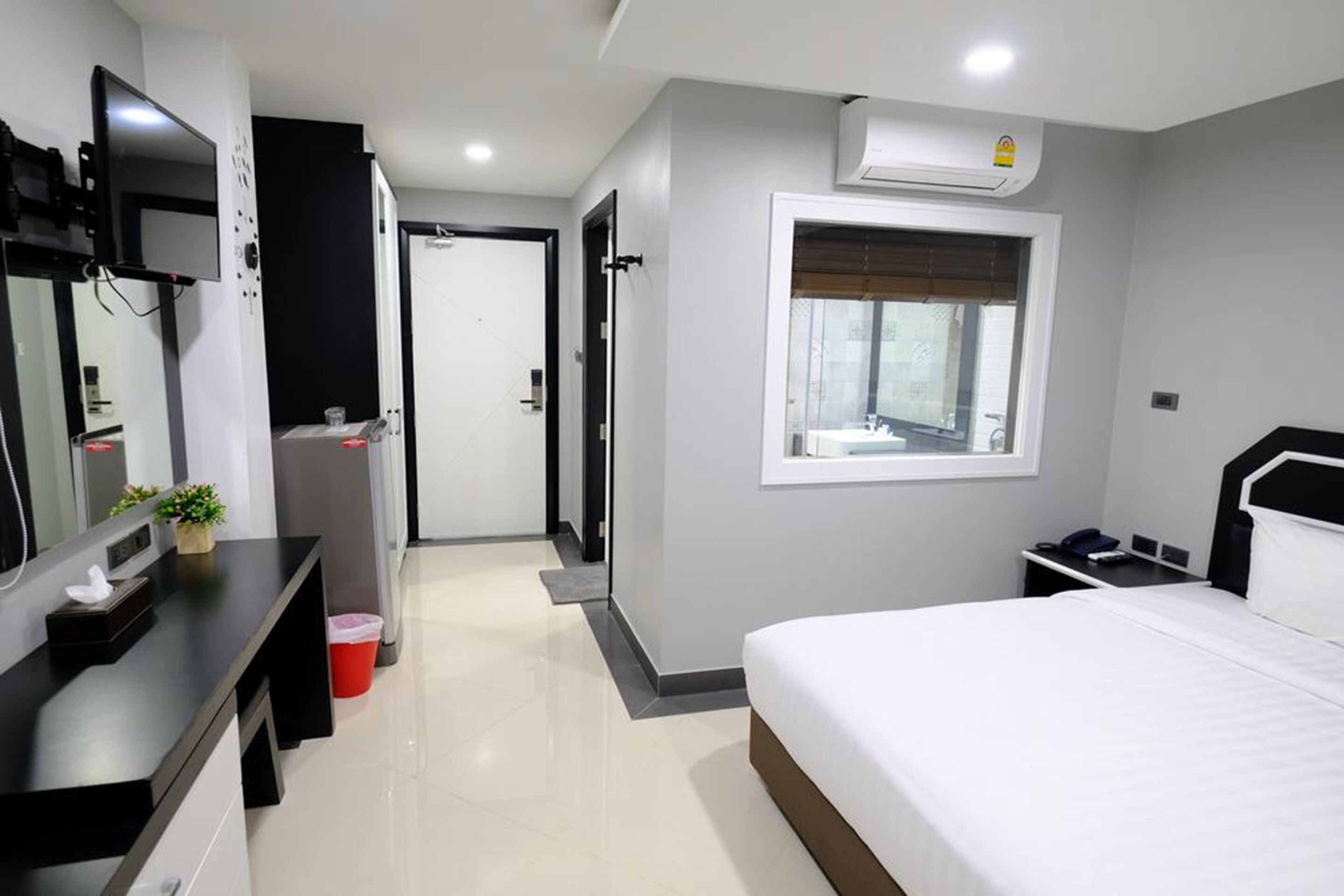 deluxe room | free wifi, bed sheets