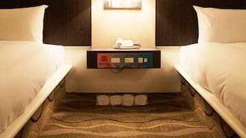 Standard Quadruple Room | Desk, blackout curtains, free WiFi