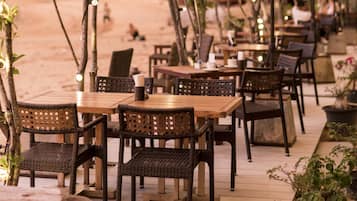 包含每日自助早餐