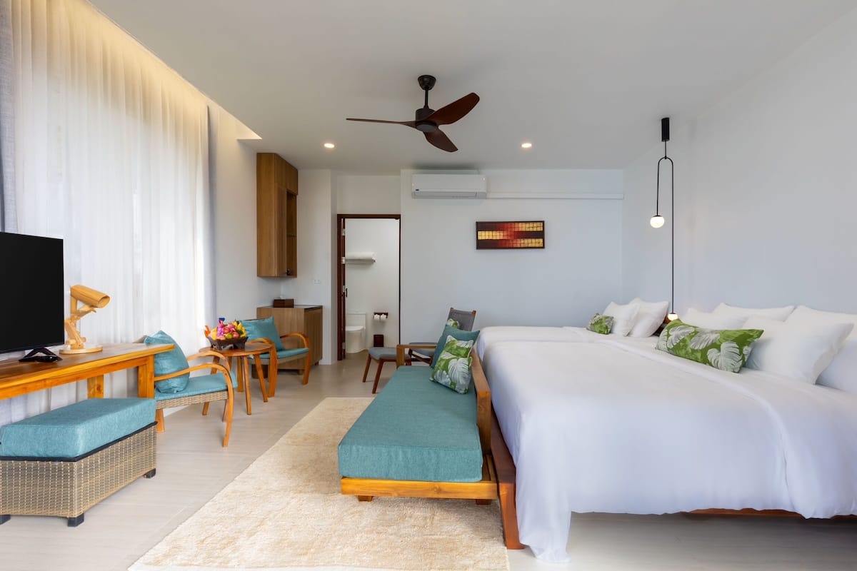 Triple Suite Seaview Villa | Frigobar, cofres nos quartos, berços grátis, Wi-Fi de cortesia