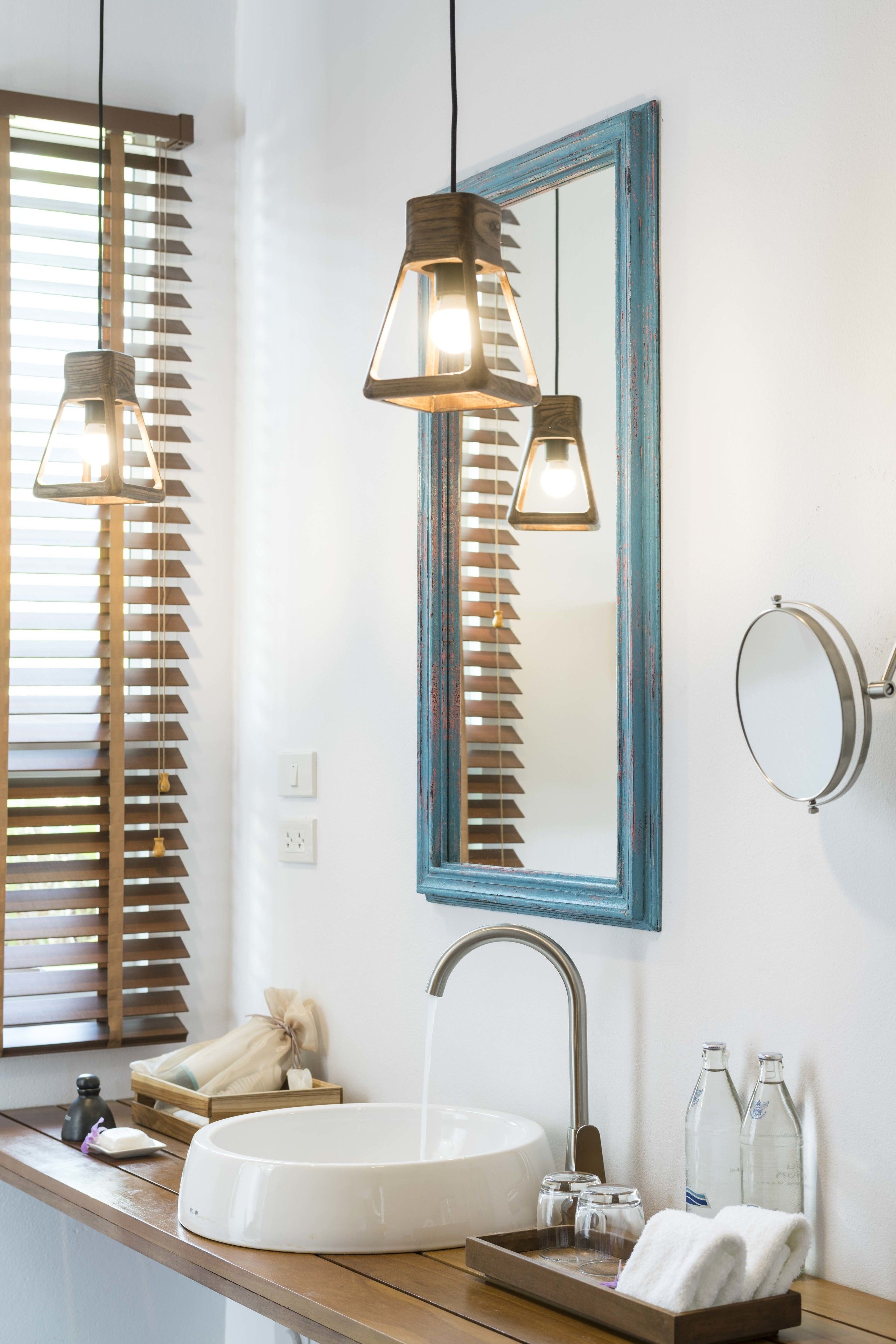 beach bungalow  | bathroom sink