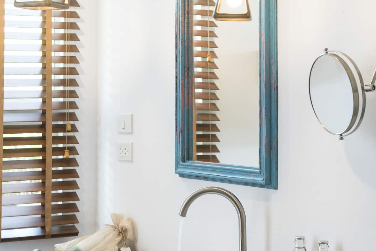 beach bungalow  | bathroom sink