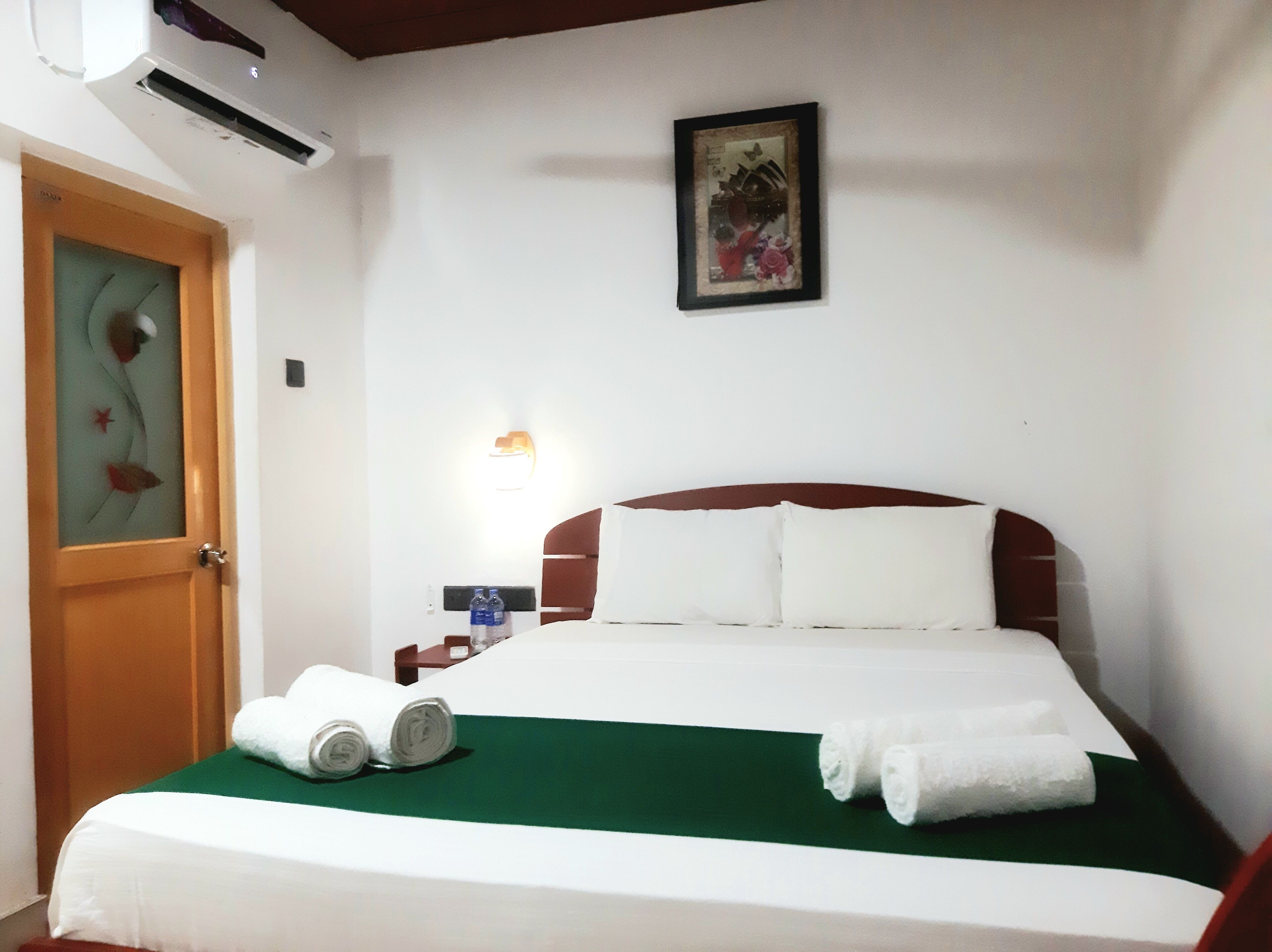 Hochwertige Bettwaren, Zimmersafe, individuell dekoriert