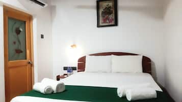 Hochwertige Bettwaren, Zimmersafe, individuell dekoriert