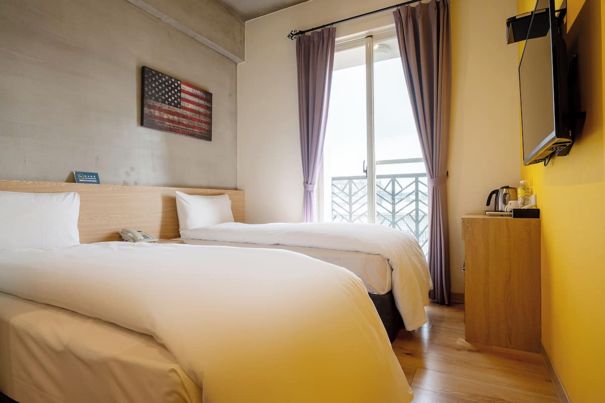 Superior Twin Room, Balcony | Desk, soundproofing, free WiFi, bed sheets