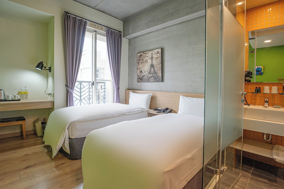 Standard Twin Room, Balcony | Desk, soundproofing, free WiFi, bed sheets