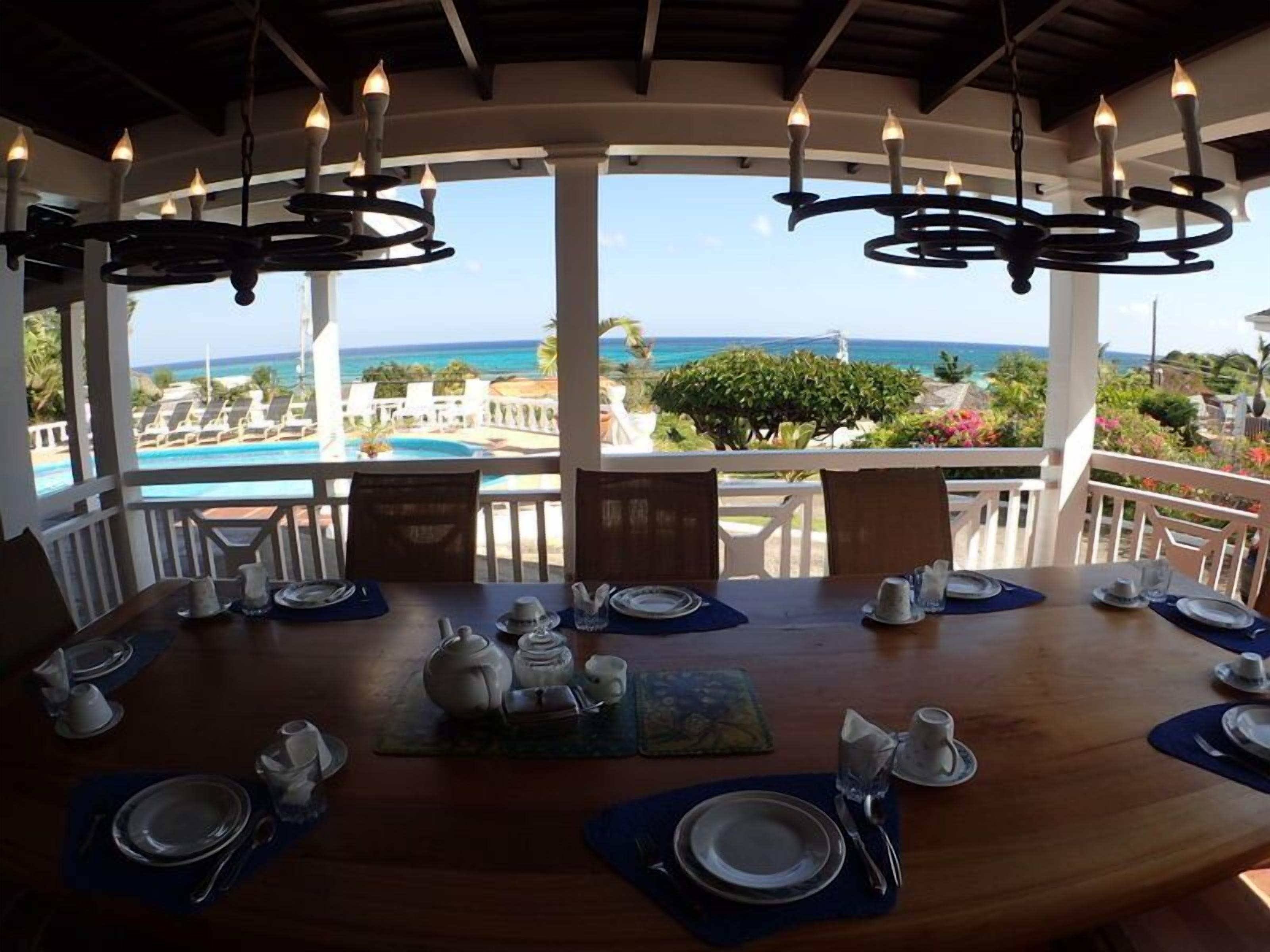 Villa, 4 Bedrooms | In-room dining