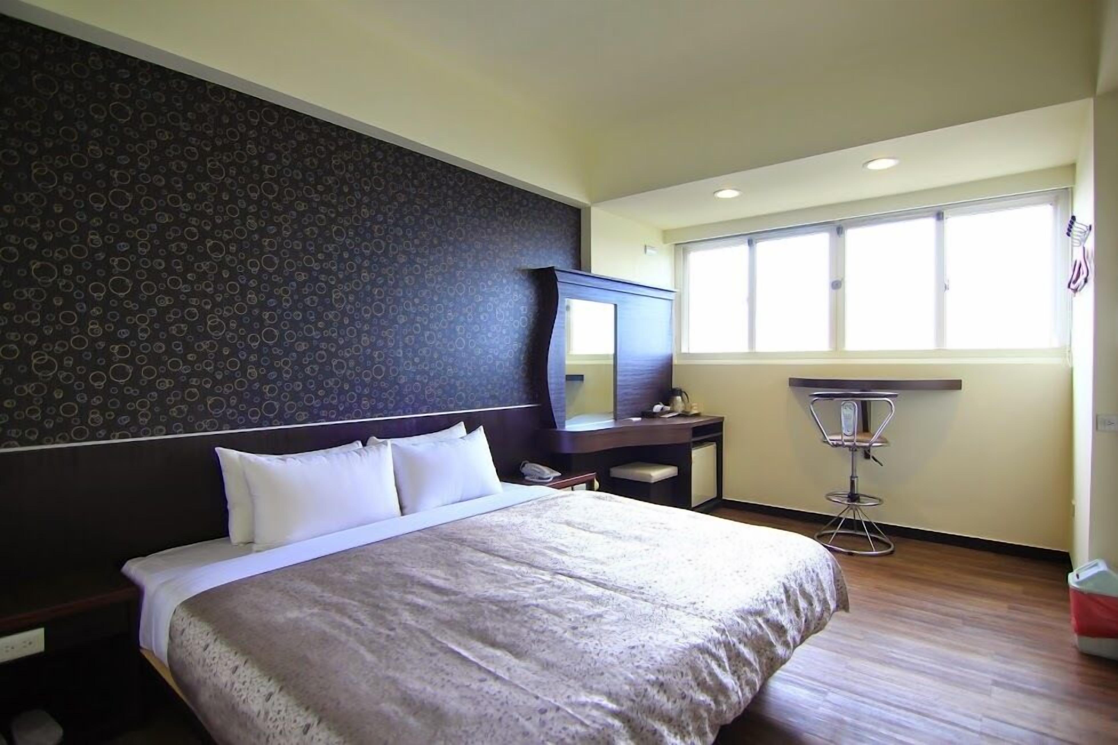 deluxe double room, 1 king bed, sea view | free wifi, bed sheets