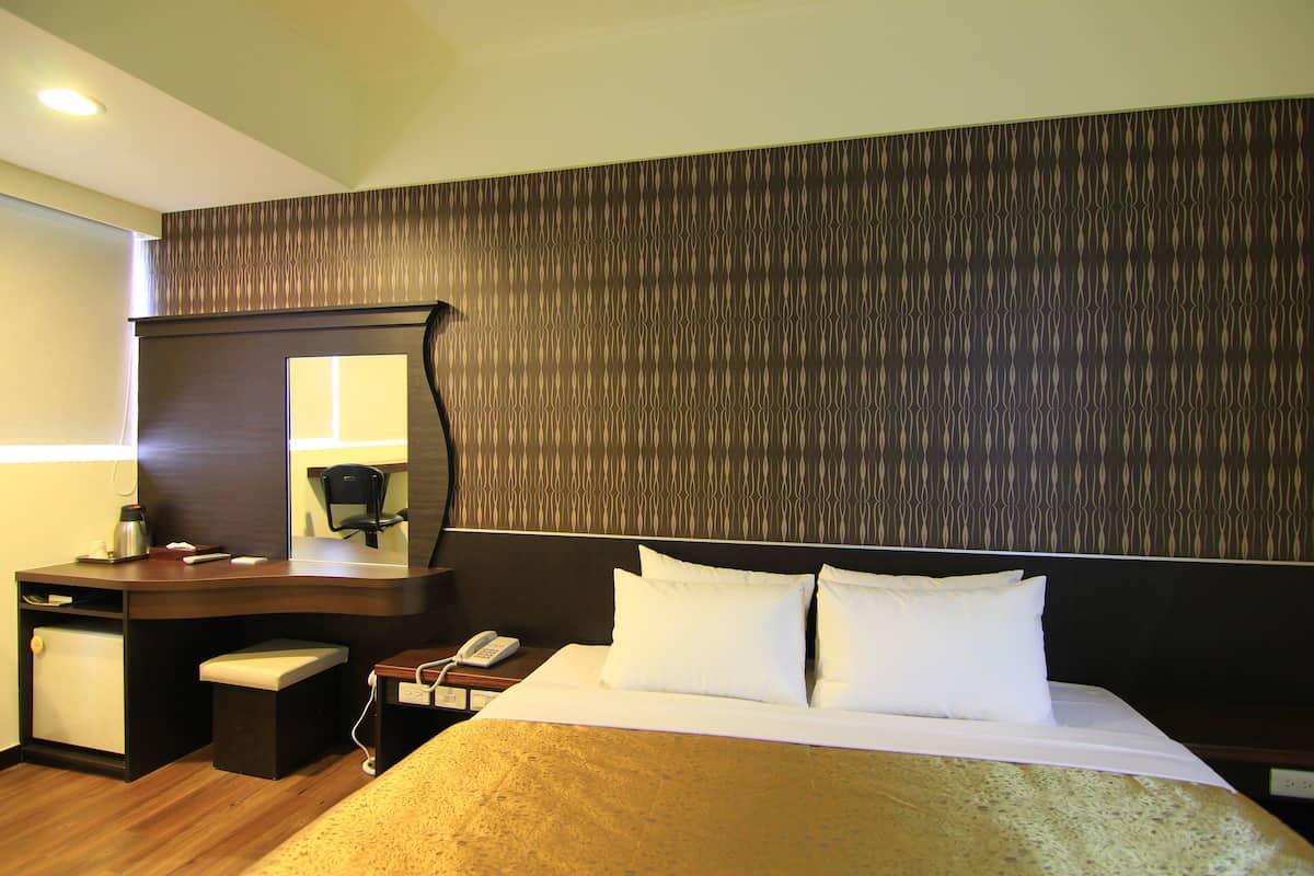 deluxe double room, 1 king bed, sea view | free wifi, bed sheets