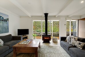 House, 3 Bedrooms | Living room