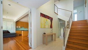 House, 4 Bedrooms | Living area