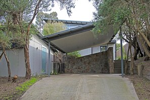 Exterior - Summoner Seascape (Blairgowrie)