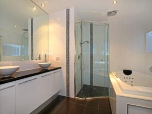 House | Bathroom - Top Class Rye (Rye)