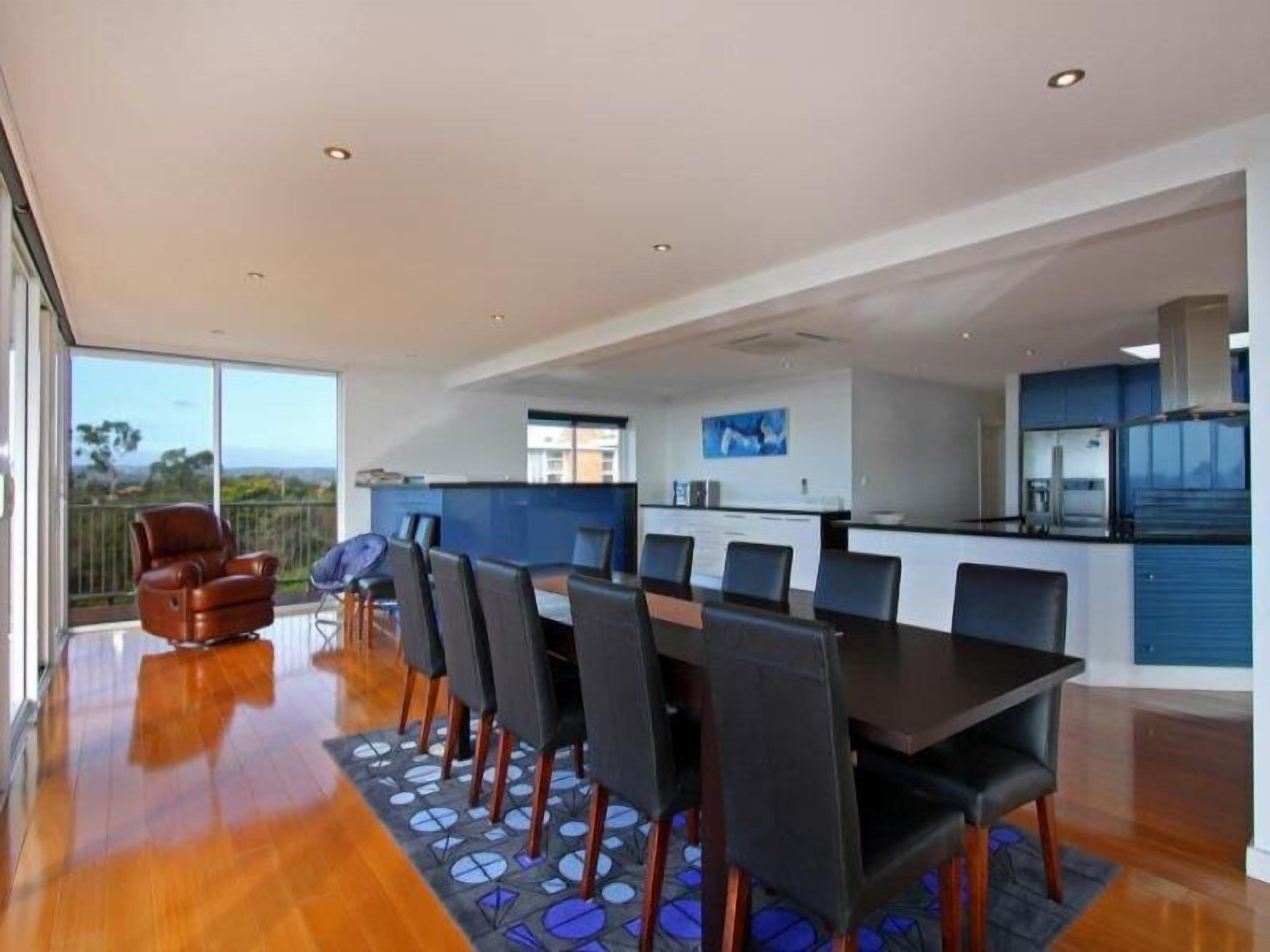 House | In-room dining