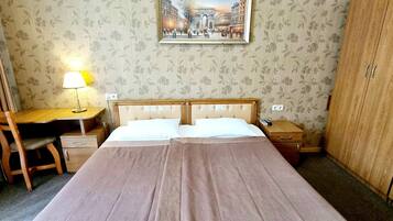 Premium bedding, in-room safe, desk, soundproofing