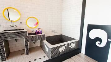 Family Quadruple Room, Bathtub | Bathroom | Free toiletries, hair dryer, slippers, towels