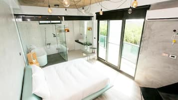 Escritorio, cortinas blackout, sistema de insonorización y wifi gratis