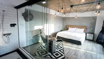 Double Room, Bathtub | Desk, blackout curtains, soundproofing, free WiFi