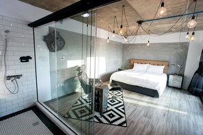 Habitación doble, tina | Escritorio, cortinas blackout, insonorización y wifi gratis