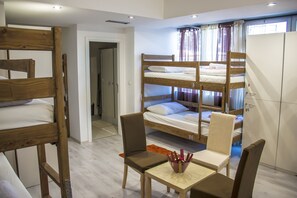 Shared Dormitory, Multiple Beds, Mountain View 12, Poolside  | 1 غرفة نوم وتجهيزات عازلة للصوت وواي فاي مجانًا