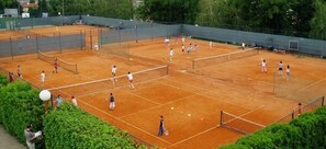 Tennis court - Hostel Poolside (Zagreb)