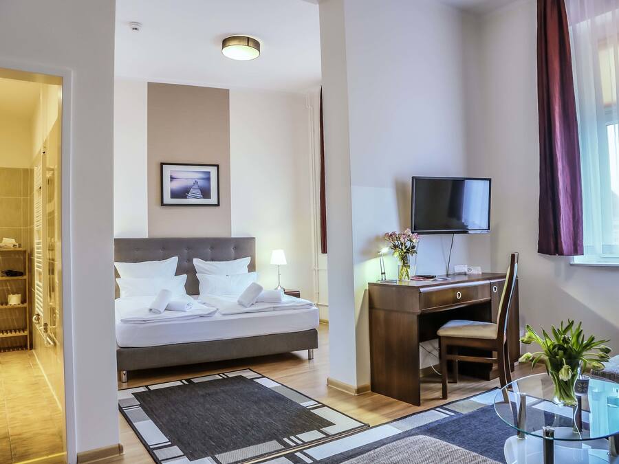Comfort Double Room | Desk, laptop workspace, soundproofing, iron/ironing board