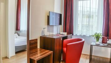 Habitación individual estándar | Ropa de cama de alta calidad, escritorio y insonorización