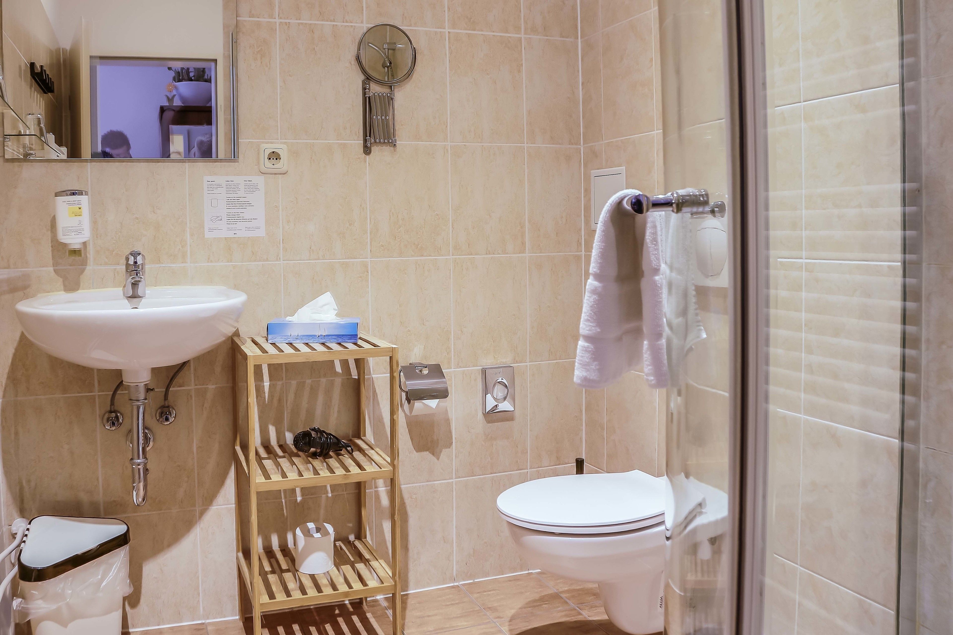 shower, free toiletries, hair dryer, towels